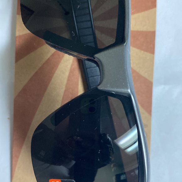 Polarized sunglasses - Picture 2 of 5